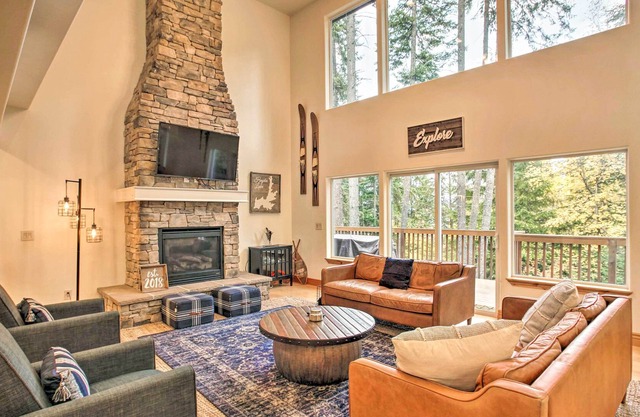 Spacious Hayden Lake House - 3 Minutes to Marina!