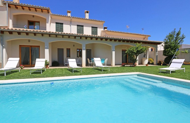 Spacious, high quality, terrace, pool, garden, family-friendly, central, WiFi