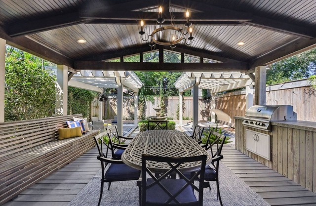 Spacious Historical Home Within Walking Distance to French Quarter