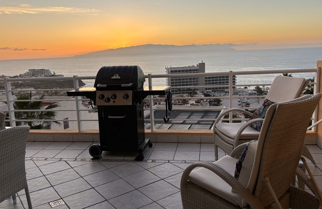 Spacious holiday apartment in Tenerife with breathtaking sea views.