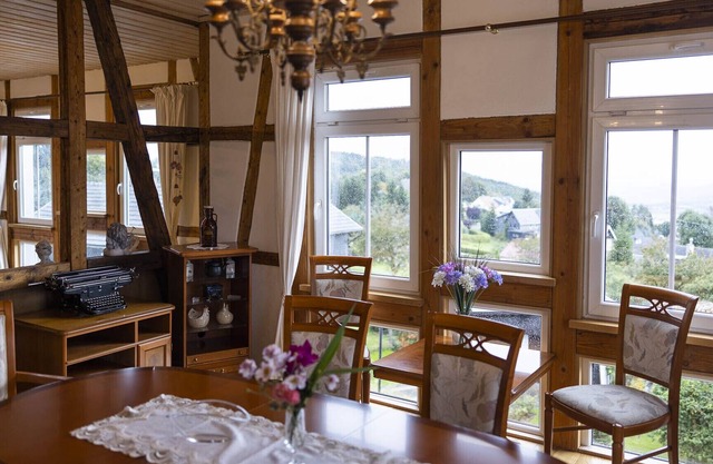 Spacious holiday apartment with a wide view of the Coburg-Rennsteig region