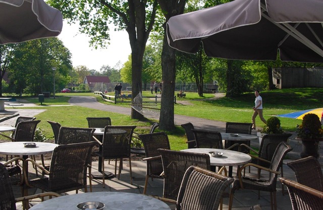 Spacious holiday home with WiFi, 20 km from Assen