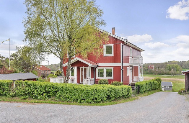 Spacious holiday home near Hälleviksstrand, perfect for families | SE09105
