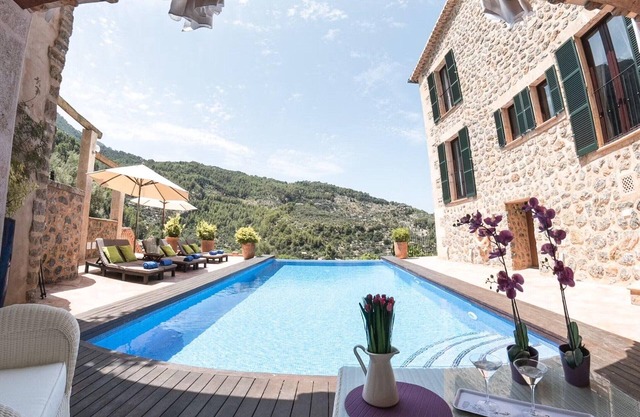 Spacious holiday home with pets allowed