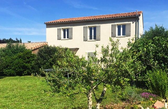 Spacious holidayhouse with terrace and Mont Ventoux view