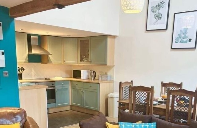 Spacious Homey Flat in Trent with FREE Parking