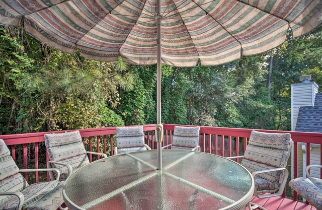 Spacious Home - Deck, Full Kitchen, & Soaking Tub