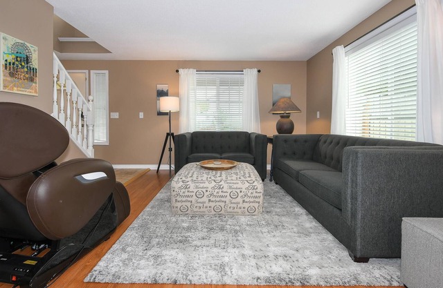 Spacious home full of charm & convenience close to PDX!