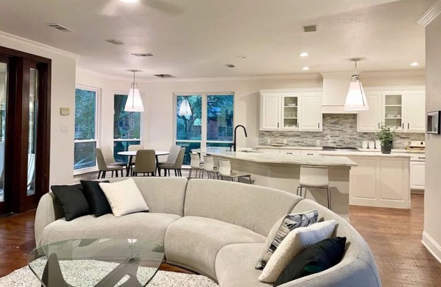 Spacious Home in Resort Golf Course,close to Omni PGA Frisco and RoughRiders!