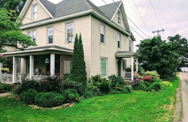 Spacious Home in the Heart of Bemus Point with room for 8!