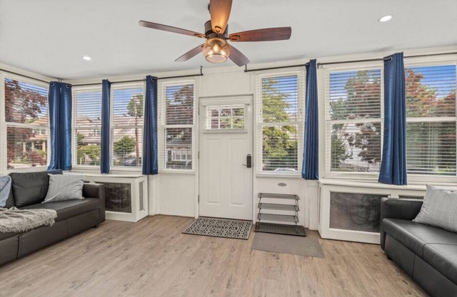 Spacious Home: King Beds Gym Deck Games Parking AC