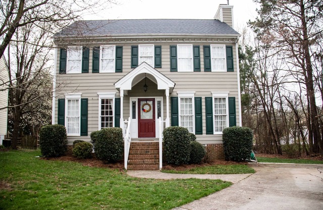 Spacious home- King Suite central to Duke, UNC, RDU Airport & Southpoint Mall