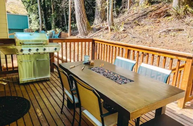 Spacious Home Near Lake Whatcom and Galbraith Trails