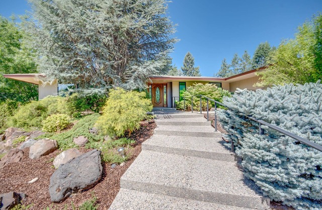 Spacious home near River in Richland!