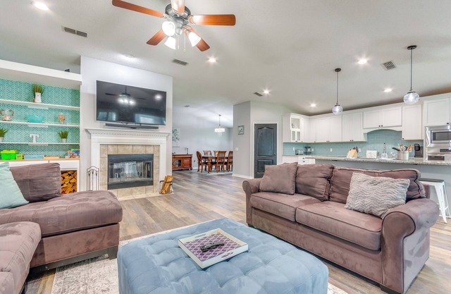 Spacious Home w/Sunroom, 15 Mi to Pensacola!