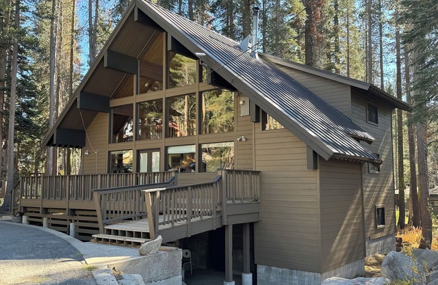 Spacious Home with Hot Tub and Starlink Internet!