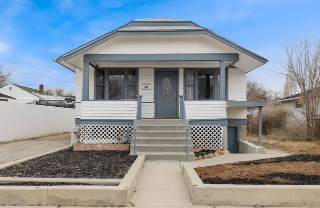 Spacious Hot Tub Haven + .4 Mi-USU Eastern