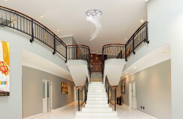 Spacious hotel suites with WiFi, AC, fitness room in vibrant Johannesburg