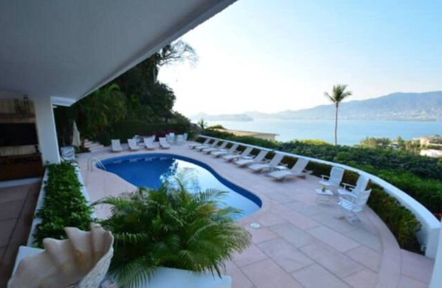 Spacious House in Las Brisas / Spectacular Terrace