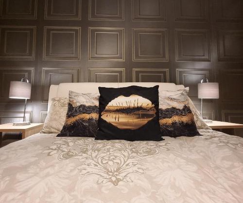 Spacious house City skyline and mountain views close too belfast centre and airports free parking