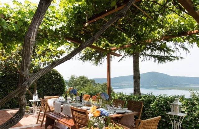 Spacious House for family rental at lake near Rome; Lake View Garden, WiFi, Pool