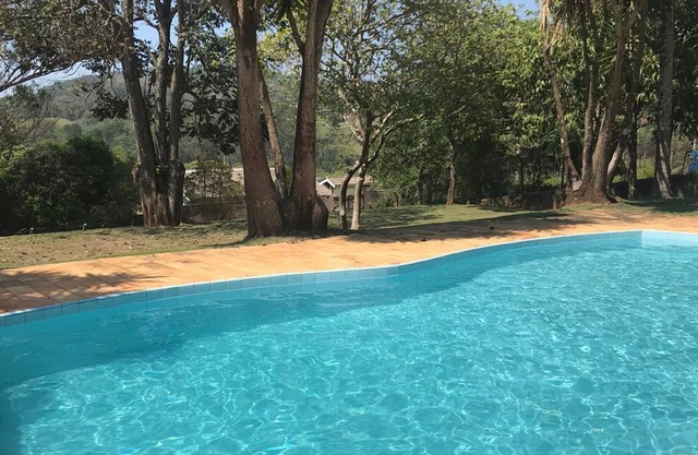 Spacious house for family moments with barbecue, fireplace and pool.