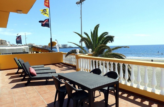 Spacious house in front of the Medano Beach