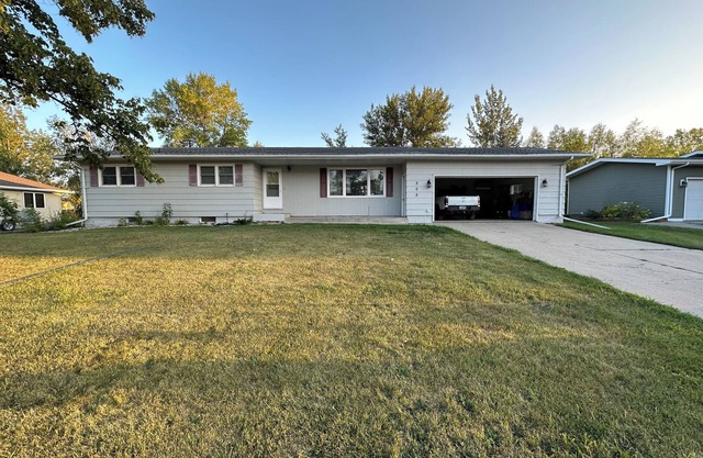 Spacious house in Manvel ND just 10 minutes north from Grand Forks!