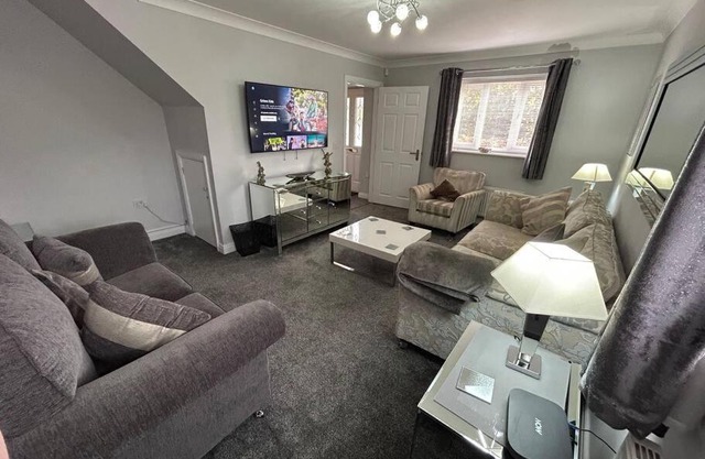 Spacious House To Accommodate 6