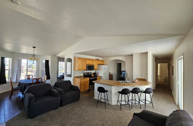 Spacious House Near SLC Airport