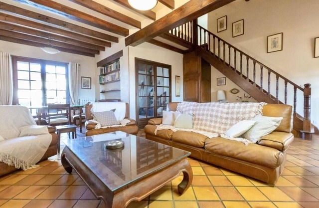 Spacious house with unoverlooked pool