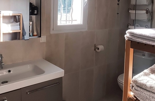Spacious Istres villa, breathtaking view of the Etang de l'Olivier