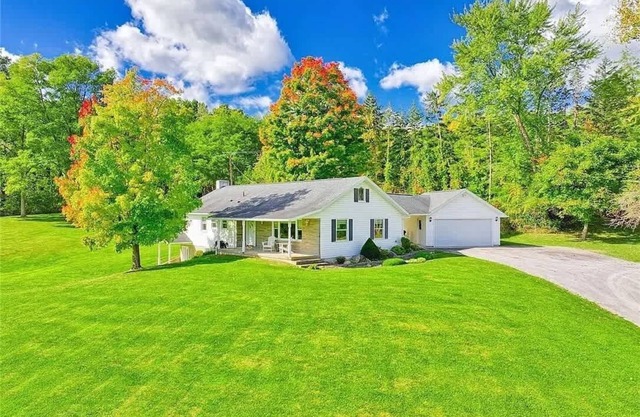 Spacious Keuka Lake Gem, BBQ, Firepit, Gameroom