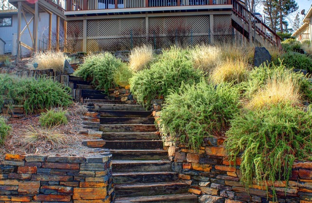 Spacious Lakefront Cabin. Just Steps To The Water. Perfect For Larger Families.