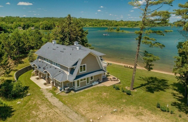 Spacious Lakefront duplex on Leech Lake with beautiful views! #205