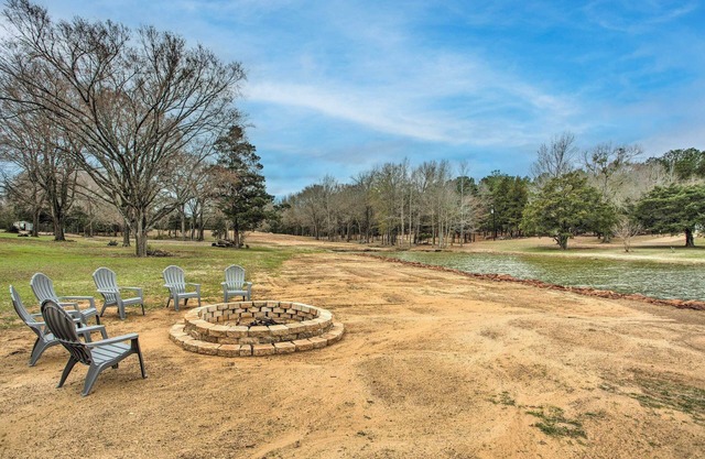 Spacious Lakefront Home w/Fire Pit & Fun Barn!