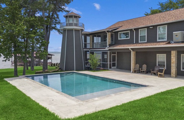 Spacious Lakefront Home w/Pool, Game Room & Patio