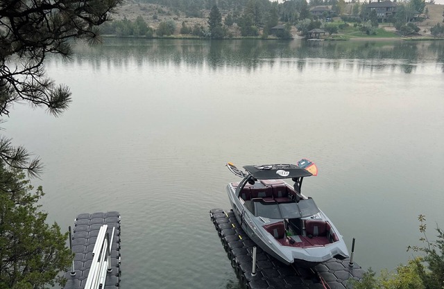 Spacious lakefront home with stunning views!