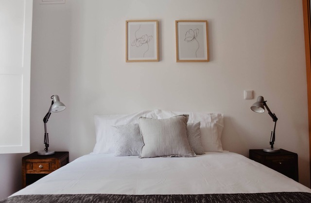 Spacious, light-filled one-bedroom apartment (self check-in)