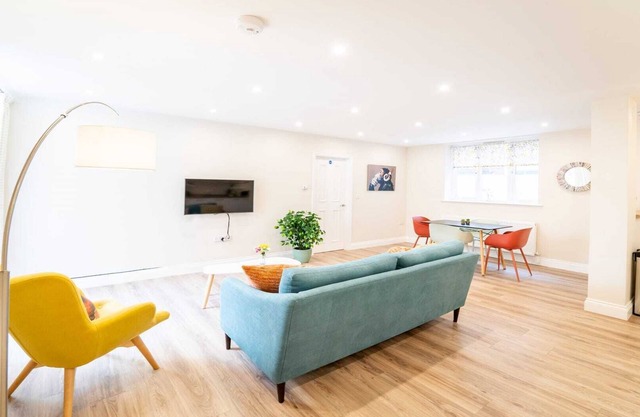 Spacious Luxurious Apartment - 2 Bathrooms - 2 Bedrooms - Parking