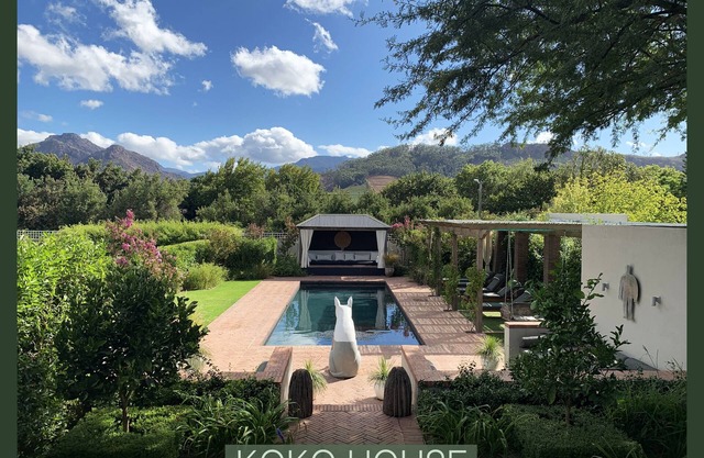 SPACIOUS & LUXURIOUS PRIVATE HOME ⏐ 4 STUNNING EN-SUITES ⏐ GARDENS & POOL