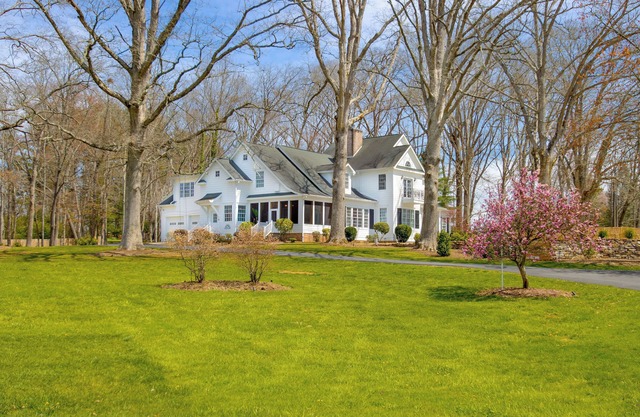 Spacious Luxury Getaway - 8 bed/8bath, Countryside views and private pond