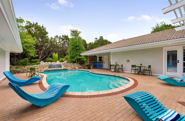Spacious Luxury Home with pool Near Lake Austin