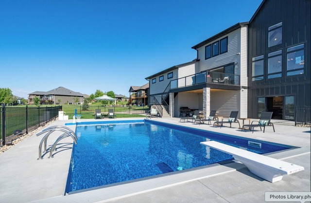 Spacious Luxury Retreat – Private Pool, Gym, 5 Ensuite Bedrooms