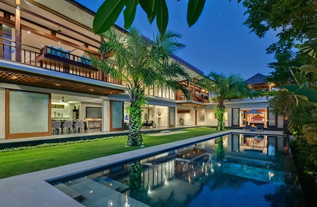 Spacious Luxury Retreat Near Beach – Bali Villa 1098
