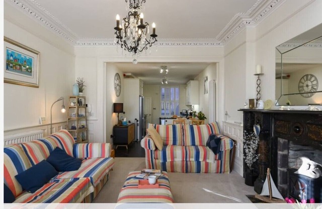 Spacious Luxury Seaside Apartment -Aberdovey - Pet Friendly- Free Parking Permit