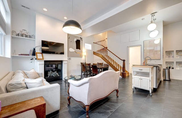 Spacious Luxury Townhouse - Old Town by AllSet Turnover