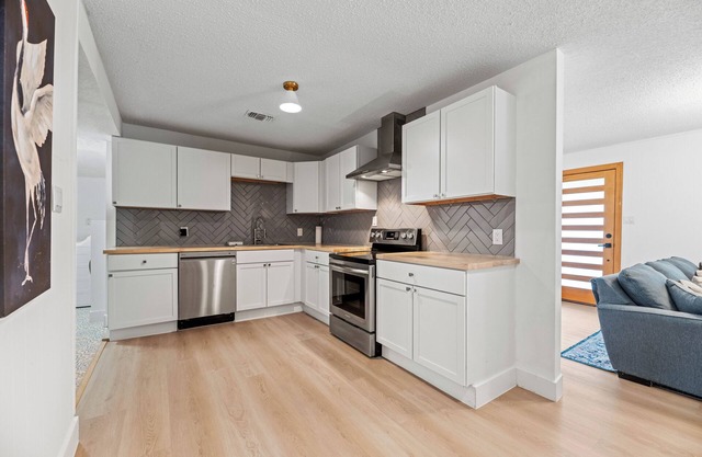 Spacious McKinney Bungalow- Where Space Meets Grace in the Heart of McKinney