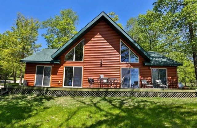Spacious Minnesota Family Cabin - Private Jacuzzi & Lake Views