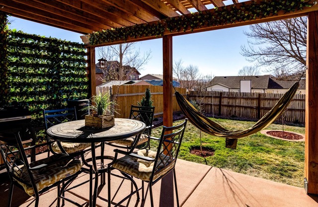 Spacious Modern Gorgeous Mountain Views Fort Carson Fire Pit!